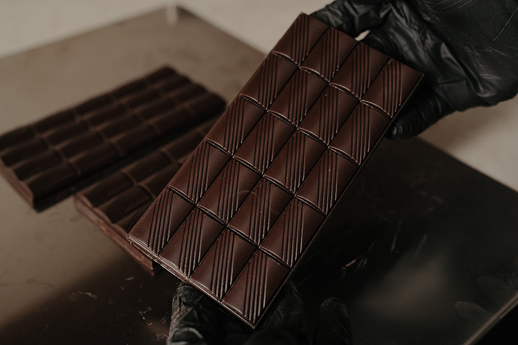 Classic aluminium foil and handmade paper packaging